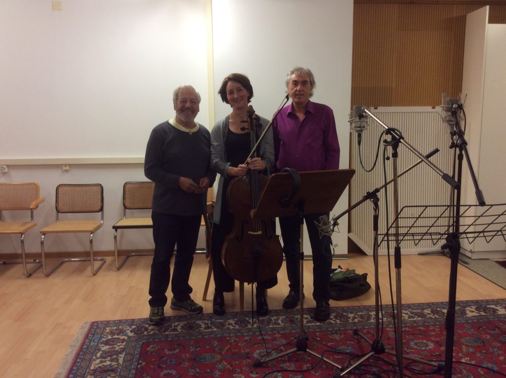 Alex Eugster, Christine Theus und Rolf W. Kunz. Christine kurz vor der Augnahme Ihres Cello Solos.